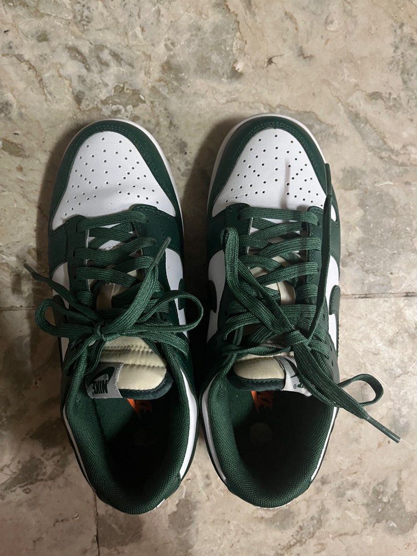 UA Nike Dunk Low Varsity Green (Category: Sneakers) located in Paranaque City. Submitted by amdrs (Listing ID 1370339648, Image 2). Description: Unauthorized Authentic Size 7 Womens - Used only once or twice - Tongue is kinda yellow na but pwede naman linisin - Box may still be here. Will try to find if interested - Still in good condition - Negotiable.