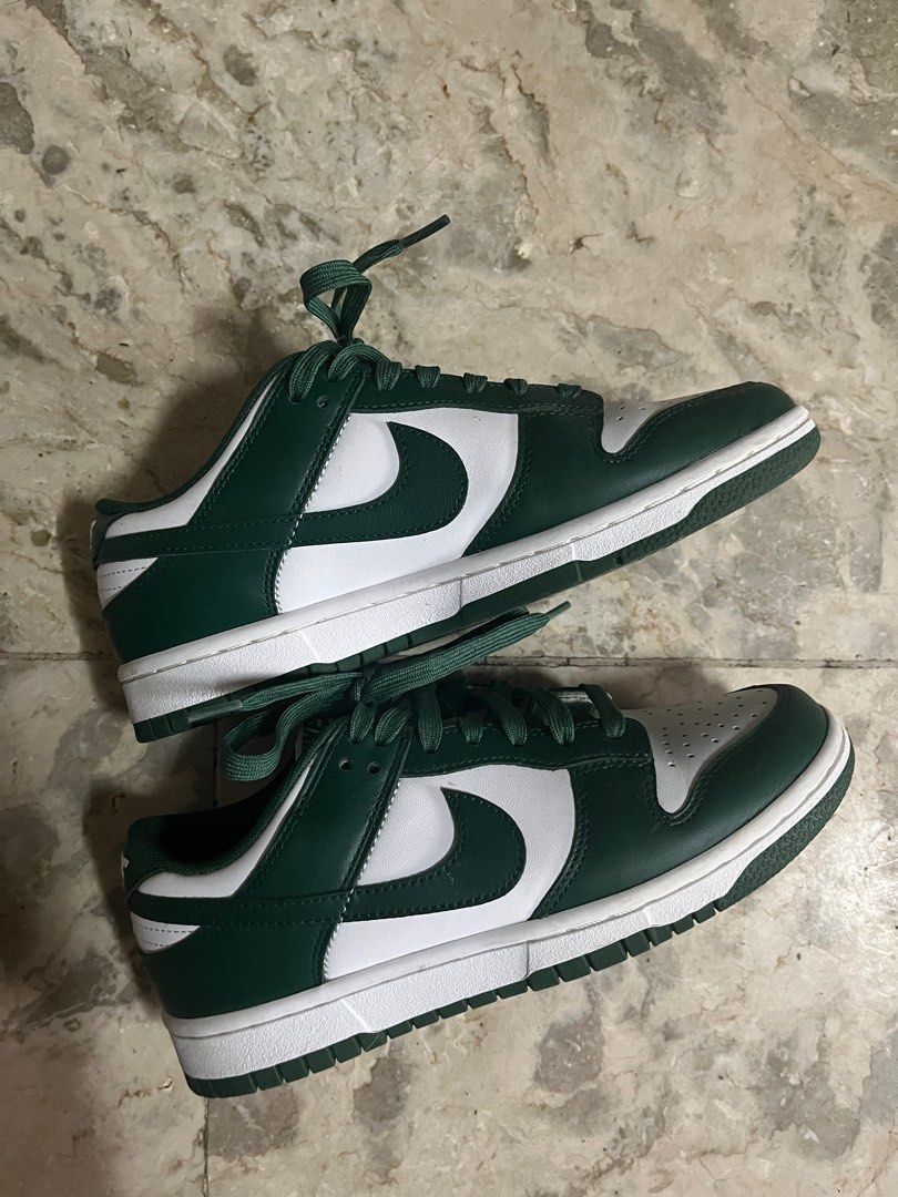 UA Nike Dunk Low Varsity Green (Category: Sneakers) located in Paranaque City. Submitted by amdrs (Listing ID 1370339648, Image 3). Description: Unauthorized Authentic Size 7 Womens - Used only once or twice - Tongue is kinda yellow na but pwede naman linisin - Box may still be here. Will try to find if interested - Still in good condition - Negotiable.