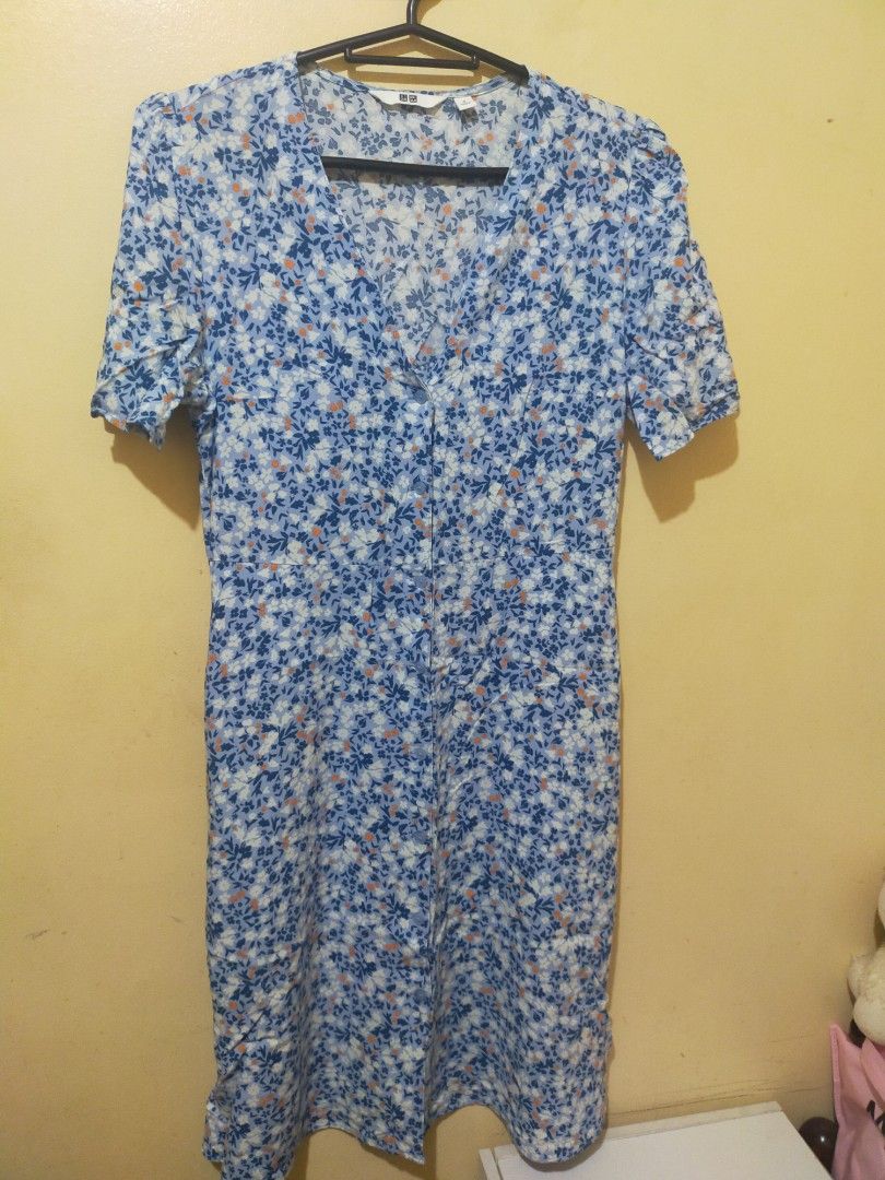 Uniqlo button down dress (Category: Dresses) located in Cavite. Submitted by jaycel79 (Listing ID 1370362503, Image 2). Description: .