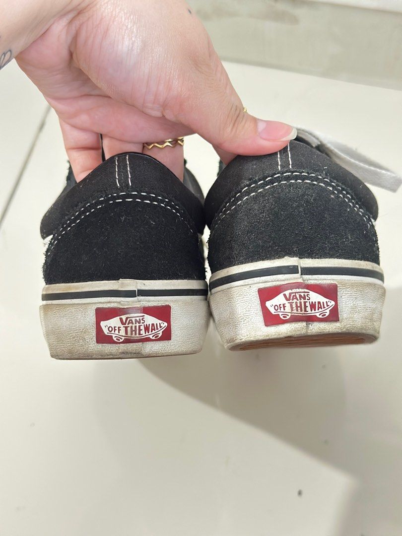 VANS BLACK (Category: Sneakers) located in San Juan City. Submitted by declutterbykrispy (Listing ID 1370342594, Image 2). Description: Vans black in very good condition See photos for sizing.