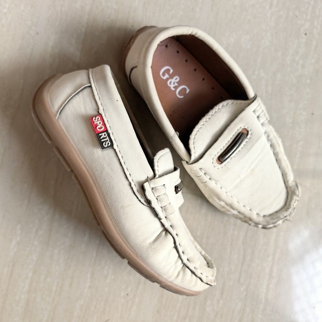 White Loafers for kids size 26 (Category: Babies & Kids Fashion) located in Cavite. Submitted by mdsmak (Listing ID 1370275542, Image 3). Description: Used once (for wedding) Color beige Size 26 (2-3 years old) No issues, just needs cleaning.