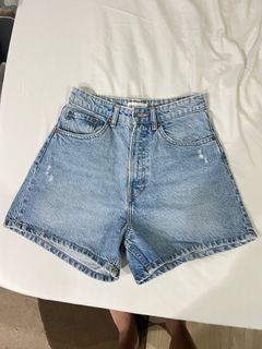 (Category: ) located in . Submitted by closet.fix (Listing ID 1370376826, Image 1). Description: .