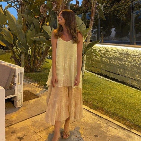 ZARA TWO TONED PLEATED FLOWY DRESS (Category: Dresses) located in Angeles City. Submitted by chic.haven (Listing ID 1370386539, Image 1). Description: x VERY SOSYAL 😍 x CAN FIT XS-SEMI MEDIUM.