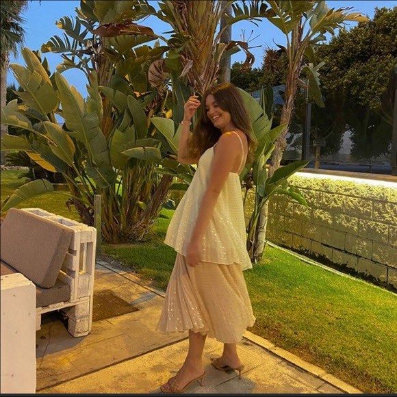 ZARA TWO TONED PLEATED FLOWY DRESS (Category: Dresses) located in Angeles City. Submitted by chic.haven (Listing ID 1370386539, Image 2). Description: x VERY SOSYAL 😍 x CAN FIT XS-SEMI MEDIUM.