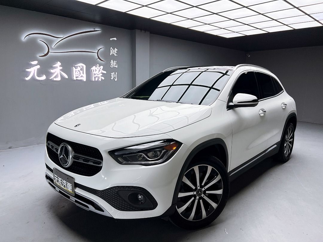 由 abc900616 (刊登 ID 1370536662，圖片 1) 提交，位於 新北市 (New Taipei) 的 2021 H247 M-Benz GLA250 2.0 汽油 金屬白 (類別：汽車出售)，說明：🚗2021 H247 M-Benz GLA250 2.0 汽油 金屬白 ⚠️來買車找阿吉 專業出擊⚠️ ✅里程保證：60000公里 ✨找阿吉甜甜價：142.8萬（新車售價205萬） ☎️24H服務：0980-528-993 記得找阿吉！（同Line） ❗️截圖來店找阿吉，讓阿吉有個服務的機會❗️ 「找阿吉全館全車系不限年份里程贈188天保固+開立足額發票」 ✨渦輪增壓/直列四缸/前輪驅動、進口跨界小休旅、全新改款運動越野風格、全景天窗/23P跟車系統/盲點偵測/電熱座椅/CarPlay、實跑6萬公里保證！ 🔥重點配備：後霧燈、後視鏡方向燈、LED日行燈/頭燈/尾燈、車頂行李架、全景天窗、方向盤快控鍵、換檔撥片、雙區恆溫、雙前座跑車座椅、雙前電動記憶座椅、雙電熱座椅、後座