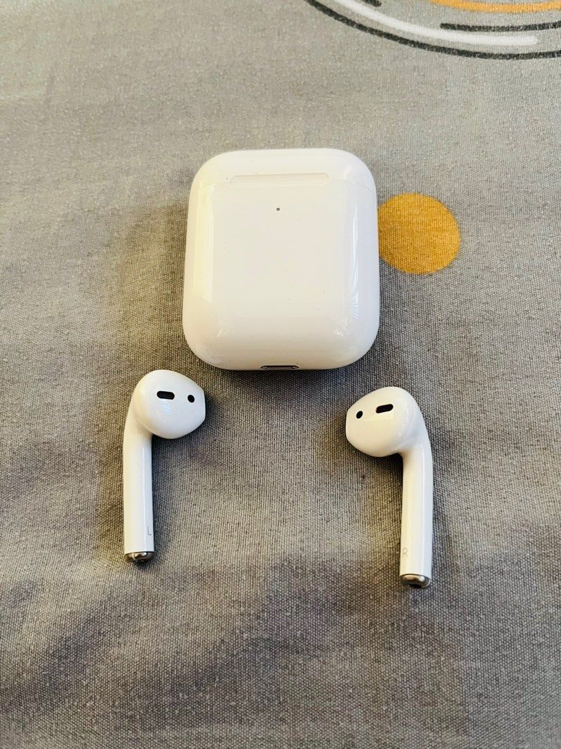 Airpods Apple Original (Category: Earphones) located in Cavite. Submitted by cheleshops (Listing ID 1370461465, Image 2). Description: For Sale!!! Need for Requirements Airpods Apple Original 💯 2nd Generation Good Condition W/Case&Charger Slightly Used Dasma Meet Up.