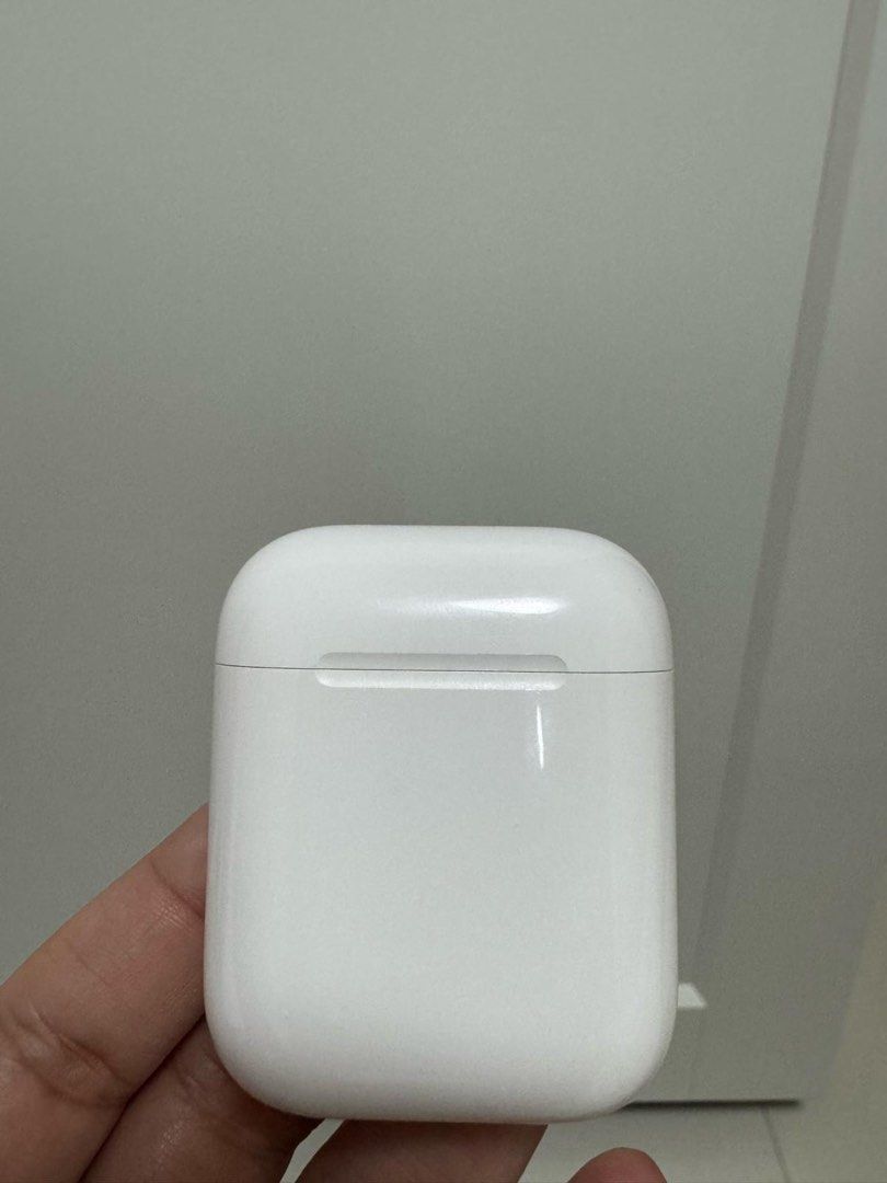 Airpods Gen 2 (Category: Earphones) located in Singapore. Submitted by emilychw93 (Listing ID 1370579997, Image 1). Description: .