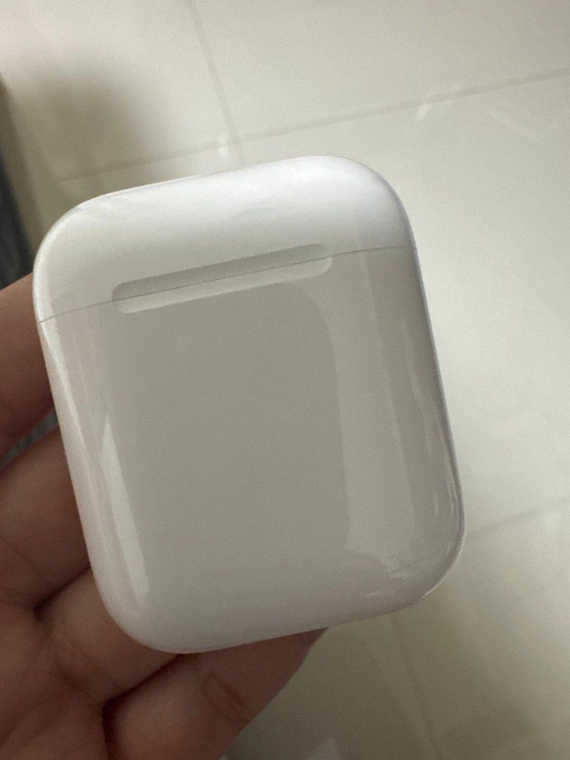 Airpods Gen 2 (Category: Earphones) located in Singapore. Submitted by emilychw93 (Listing ID 1370579997, Image 3). Description: .