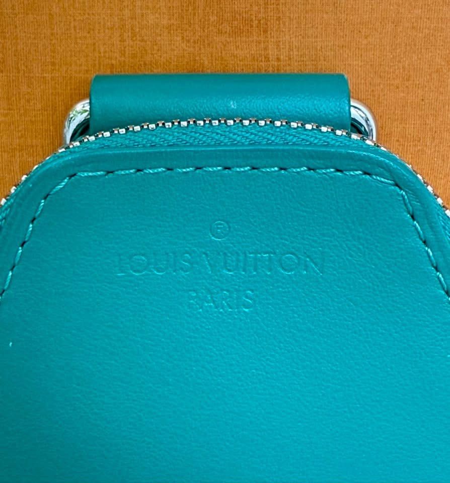 Authentic LV Sling Avenue Borneo Green (Category: Luxury Bags & Wallets) located in Quezon City. Submitted by jhaediah (Listing ID 1370572363, Image 3). Description: Authentic Sling Avenue Borneo Green Almost New Microchip .