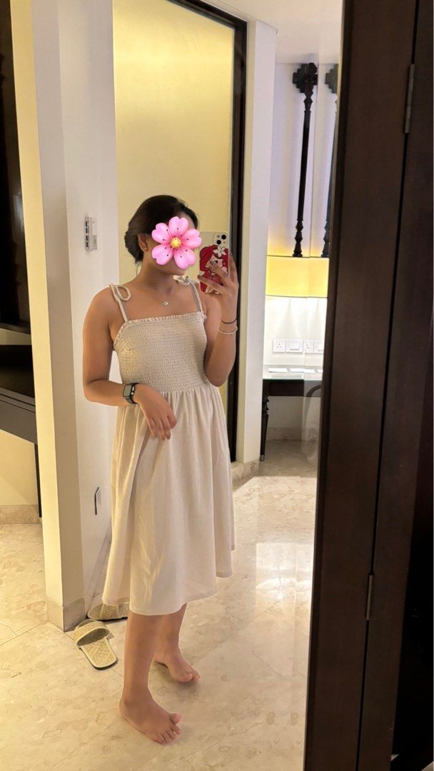 Beach dress (Category: Dresses) located in Singapore. Submitted by thorn_roses (Listing ID 1370596708, Image 1). Description: .