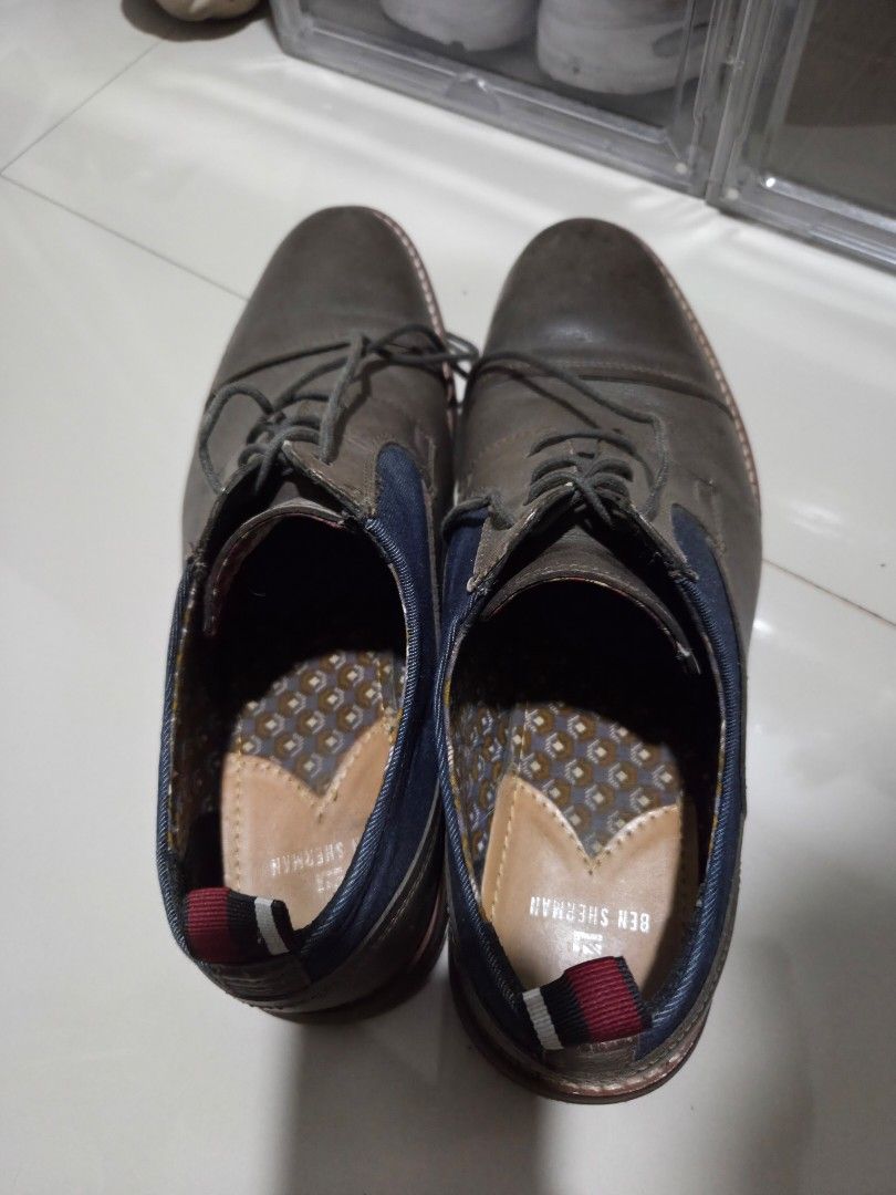 Ben Sherman Brown Leather Shoes (Category: Dress Shoes) located in Manila. Submitted by mishaaraca90834 (Listing ID 1370572146, Image 1). Description: Used but it good condition Issue: part of the heel flap is peeling out but can be fixed witb shoe glue. Buyer will shouldered shipping fee Deliver thru Lalamove/Grab/Moveit/Angkas/Joyride QC meetups only BDO Bank Transfer/Gcash/Maya Cash for meetups only.