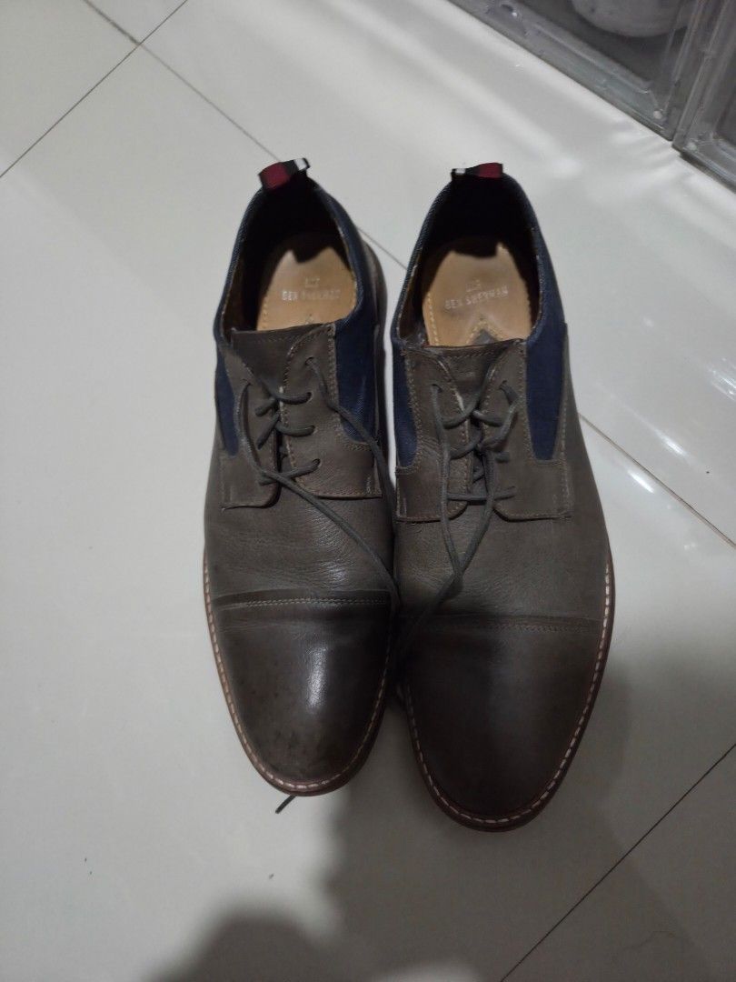 Ben Sherman Brown Leather Shoes (Category: Dress Shoes) located in Manila. Submitted by mishaaraca90834 (Listing ID 1370572146, Image 2). Description: Used but it good condition Issue: part of the heel flap is peeling out but can be fixed witb shoe glue. Buyer will shouldered shipping fee Deliver thru Lalamove/Grab/Moveit/Angkas/Joyride QC meetups only BDO Bank Transfer/Gcash/Maya Cash for meetups only.