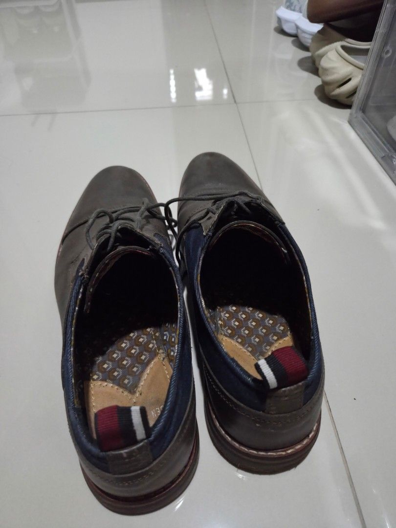 Ben Sherman Brown Leather Shoes (Category: Dress Shoes) located in Manila. Submitted by mishaaraca90834 (Listing ID 1370572146, Image 3). Description: Used but it good condition Issue: part of the heel flap is peeling out but can be fixed witb shoe glue. Buyer will shouldered shipping fee Deliver thru Lalamove/Grab/Moveit/Angkas/Joyride QC meetups only BDO Bank Transfer/Gcash/Maya Cash for meetups only.