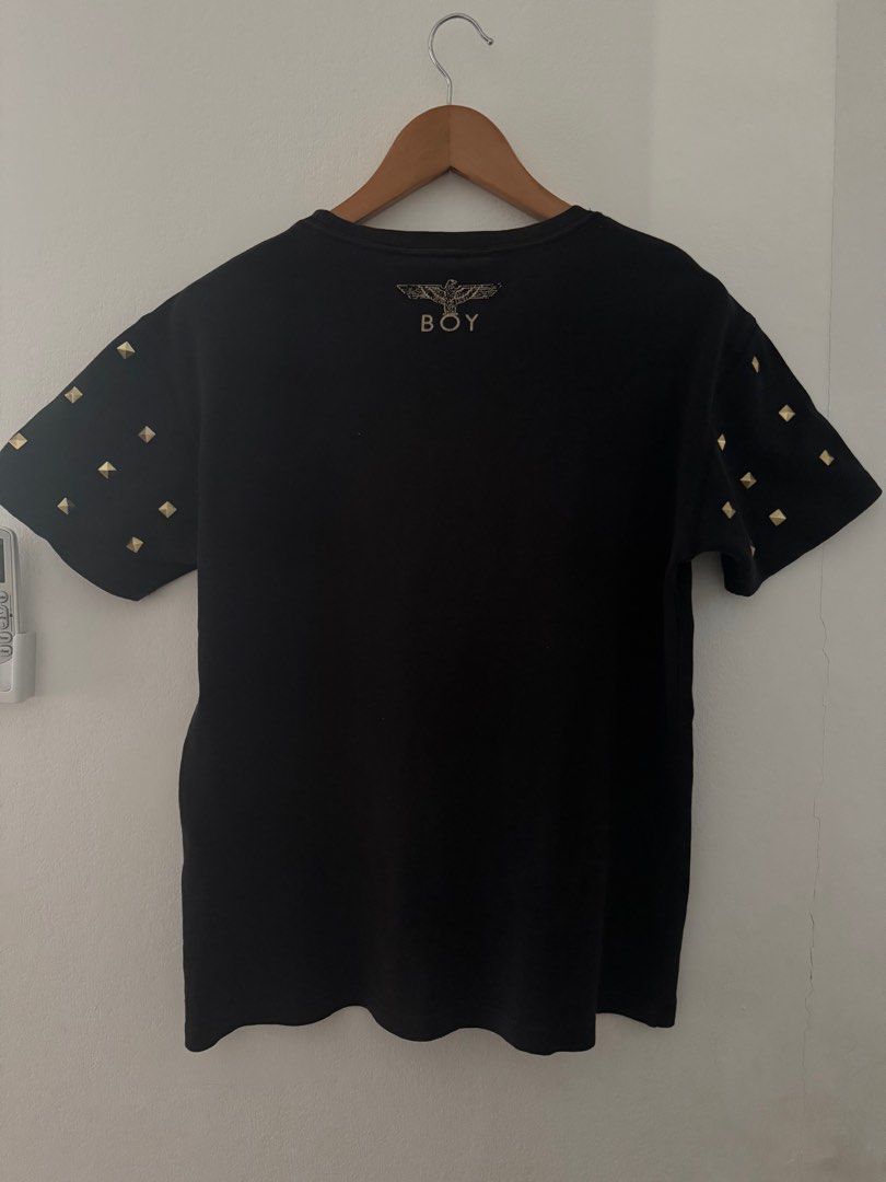 Black T-shirt (Category: Shirts) located in Calamba. Submitted by anythingeverything20 (Listing ID 1370489200, Image 2). Description: Oversized shirt. XS on tag but can fit up to L.