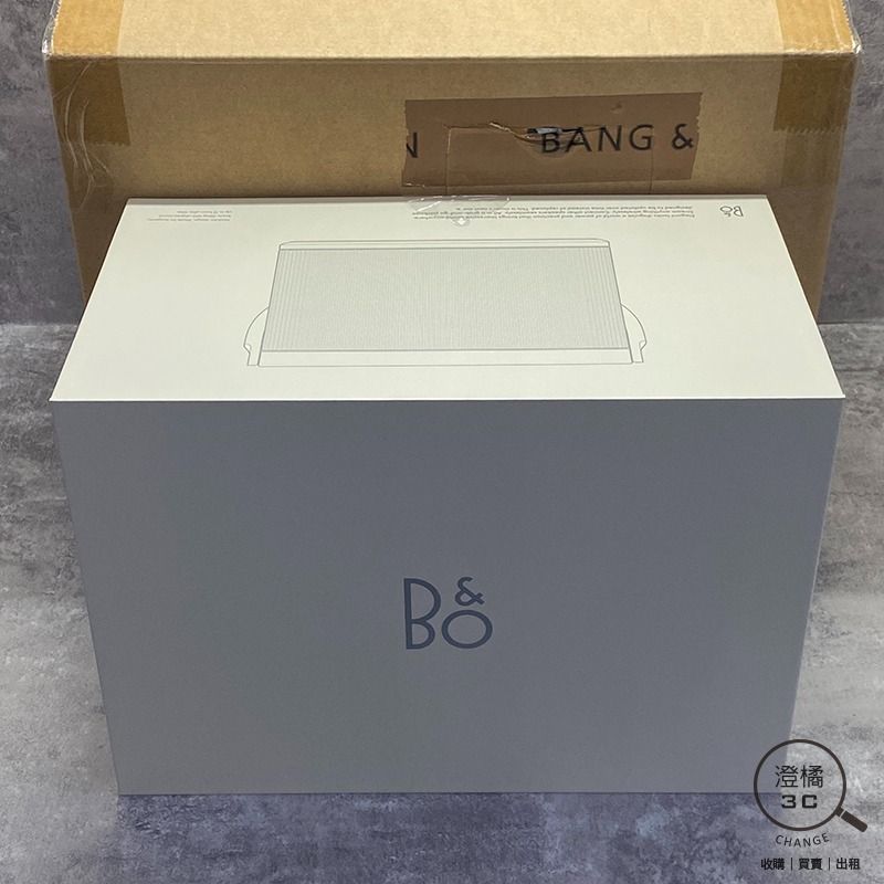 由 change12336 (刊登 ID 1370571554，圖片 1) 提交，位於 台北市 (Taipei) 的 『澄橘』B&O Beosound A5 藍牙可攜式音響 公司貨 三年保 北歐編織《全新品》A76400 (類別：Soundbar、揚聲器、藍牙喇叭、耳擴)，說明：⚠ ⚠ ⚠ 本商品為全新品 不提供租借服務 ⚠ ⚠ ⚠ 【歡迎同業長期配合】-0 Bang & Olufsen Beosound A5 藍牙可攜式音響 北歐編織 遠寛 保卡 出貨單 2028/5/15 100%新，全新未拆 100%新，全新未拆 全新未拆 本賣場商品因於店家同步銷售流通快，請於下標前先詢問是否有貨。 ( 下標後如需自取請參閱關於我中的店家資訊。) 下標後請於 3 天內完成交易，並將您的收件資料填寫於買賣留言板中。 ( 請留收件人姓名、地址、電話。) 賣場交易方式 : 到店自取、超商取貨付款、信用卡(店家使用)、輕鬆付(黑貓宅配)。 購買前如有任何問題請多利用問與答或賣場即時通，若我們未回覆您的問題