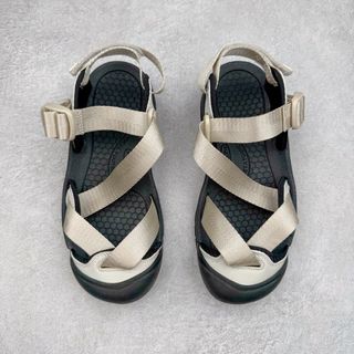 (Category: ) located in . Submitted by fashion.luxe (Listing ID 1370518246, Image 1). Description: .