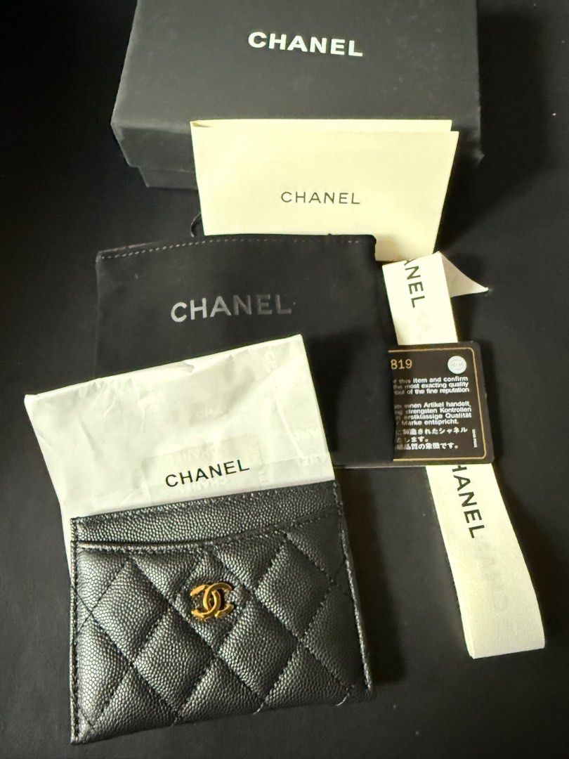 Chanel card holder (Category: Luxury Bags & Wallets) located in Pasig City. Submitted by diamantebykc (Listing ID 1369177034, Image 2). Description: Complete with box Super mega gnda kpppya Leather .
