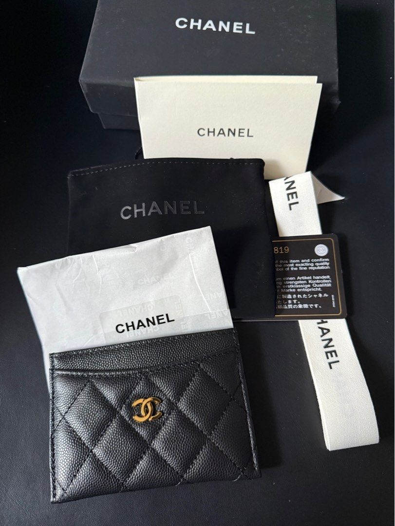 Chanel card holder (Category: Luxury Bags & Wallets) located in Pasig City. Submitted by diamantebykc (Listing ID 1369177034, Image 1). Description: Complete with box Super mega gnda kpppya Leather .