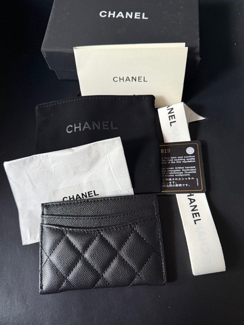 Chanel card holder (Category: Luxury Bags & Wallets) located in Pasig City. Submitted by diamantebykc (Listing ID 1369177034, Image 3). Description: Complete with box Super mega gnda kpppya Leather .