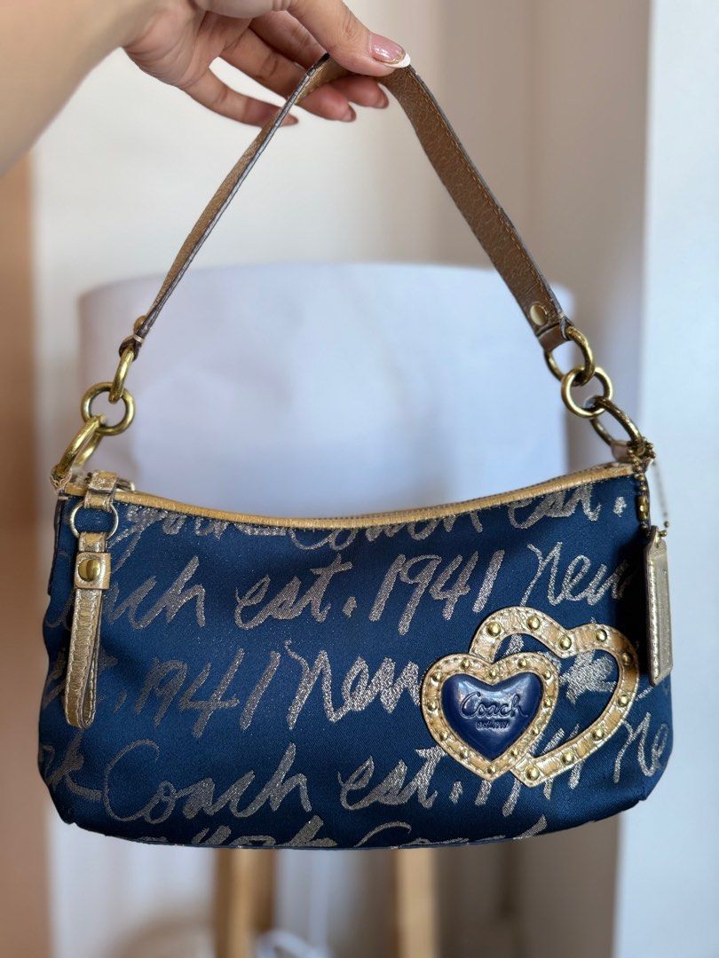 Coach Poppy New York script 1941 (Category: Luxury Bags & Wallets) located in Quezon City. Submitted by vianca13 (Listing ID 1370525600, Image 1). Description: Coach Poppy New York script 1941 sign of used, #kilibag #coachbags #coachsoho #coachnolita #coachbags #coachleatherbags #coachbags #vintaecoachbags #vintagecoach #totebag #mk #RL #polo #gucci #chanel #totebagcoach.