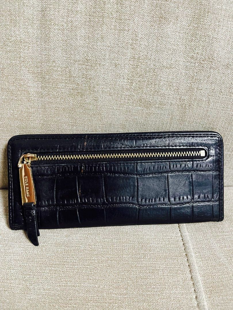 Cole Haan wallet- Japan preloved (Category: Luxury Bags & Wallets) located in Makati City. Submitted by triftedandbranded (Listing ID 1365259848, Image 2). Description: .