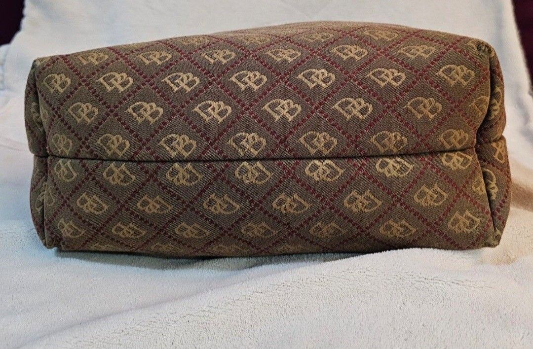 Dooney and Bourke (Category: Luxury Bags & Wallets) located in Lucena. Submitted by tintin0607 (Listing ID 1370507951, Image 2). Description: Rfs: Decluttering.