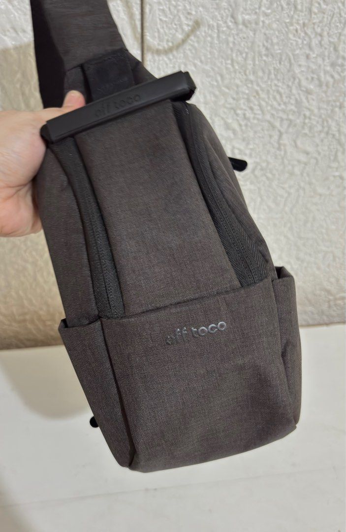 Elecom Off Toco Camera Bodybag (Category: Camera Bags & Carriers) located in Paranaque City. Submitted by dalle_closet (Listing ID 1370495562, Image 2). Description: Slightly used Ganda nito Perfect lang ito for mirrorless/digicam Hindi po kasya ang dslr.