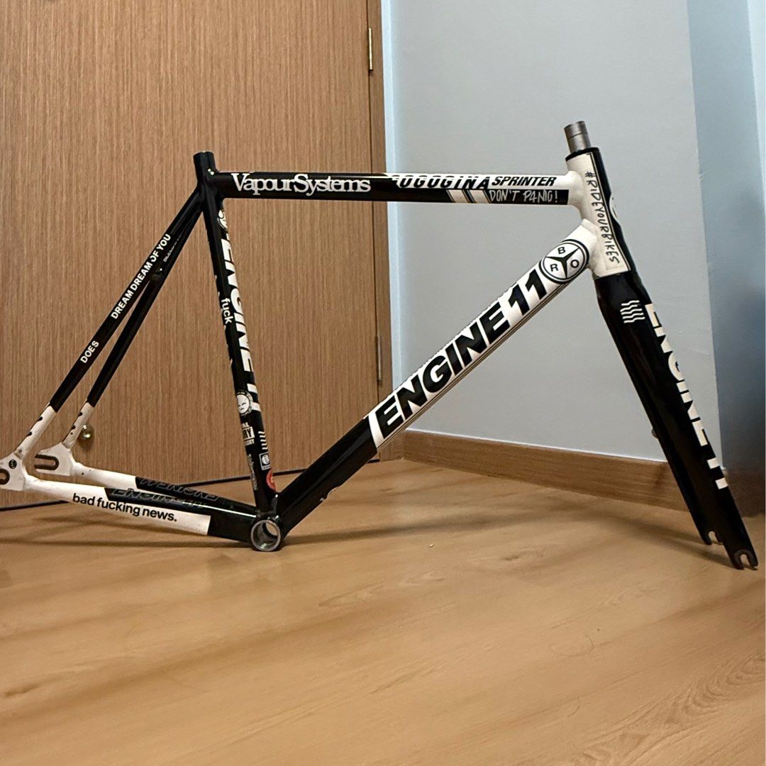 Engine 11 sprinter (Category: Bicycles) located in Singapore. Submitted by ikttyg (Listing ID 1370576767, Image 1). Description: condi 8/10 looking for offers just hmu if left on seen=not interested looking to downgrade with reasonable tops or i top for other high end frames .