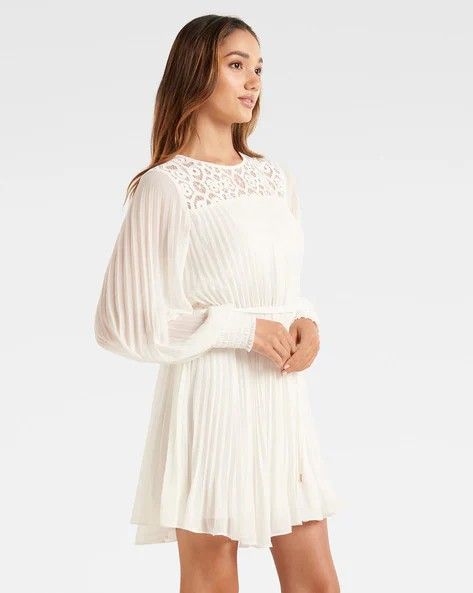 Evernew Pleated Round Neck Dress (Category: Dresses) located in Quezon City. Submitted by lumaco.ph (Listing ID 1370500551, Image 1). Description: FOR RENT 3 day rent only Additional 150/day Used once (5hrs) M US 6 Runs big (stretchy waist) Refundable deposit 1,000 For Sale 2,500.
