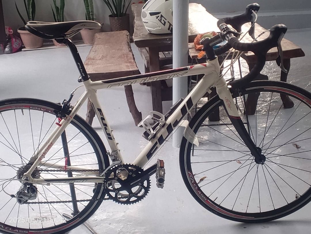 FUJI Roubaix 2.0 Road Bike (Category: Bicycles) located in Quezon City. Submitted by momglai (Listing ID 1370477332, Image 1). Description: FUJI Roubaix 2.0 Road Bike Well maintained. Kindly see posted pictures for reference. RFS: No time for biking. .