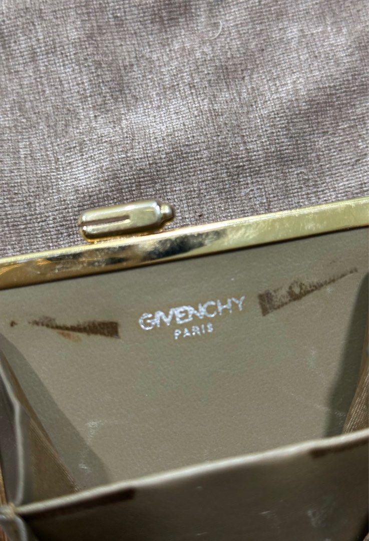 Givenchy Kisslock Coin Wallet (Category: Luxury Bags & Wallets) located in Bacolod City. Submitted by dannnsoy (Listing ID 1370599855, Image 3). Description: Givenchy Kisslock Coin Wallet •In very good condition •Issue: Minimal signs of usage •Price: 1299 only.