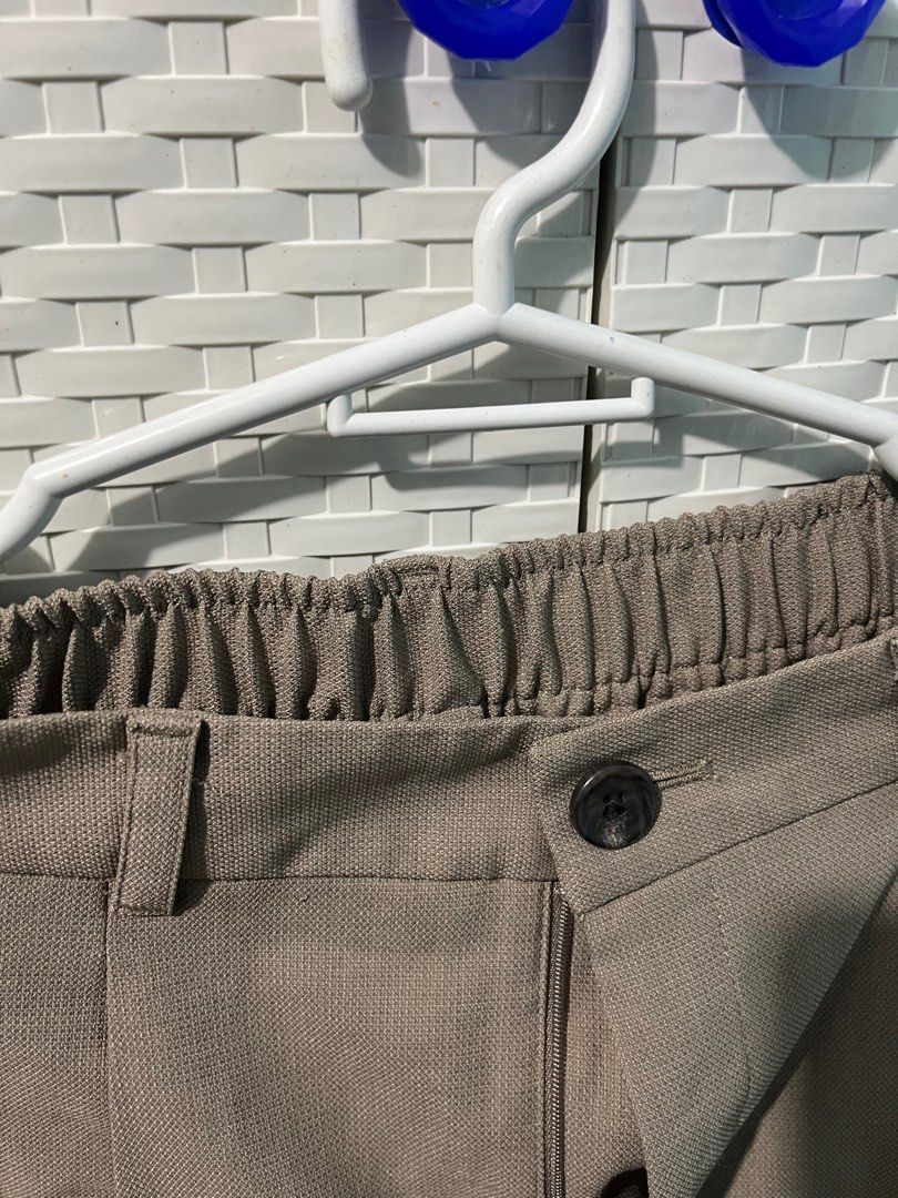 GU Long Khaki Shorts (Category: Other Bottoms) located in Mariveles. Submitted by teppeyback (Listing ID 1370581029, Image 3). Description: Worn once, bought from GU HK. Nice comfortable material. Large size, fits til 29in. Rfs: declutterring Location: Bataan Payment options: BDO & Maya Shipping: shouldered by buyer .
