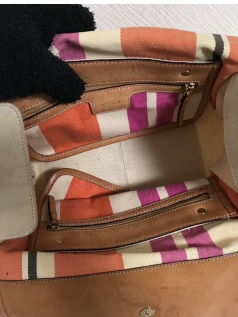 Kate spade (Category: Luxury Bags & Wallets) located in Manila. Submitted by misswvnscart.ph (Listing ID 1370447588, Image 3). Description: Original katespade From. Japan Canvas box type Handbag stripes design.