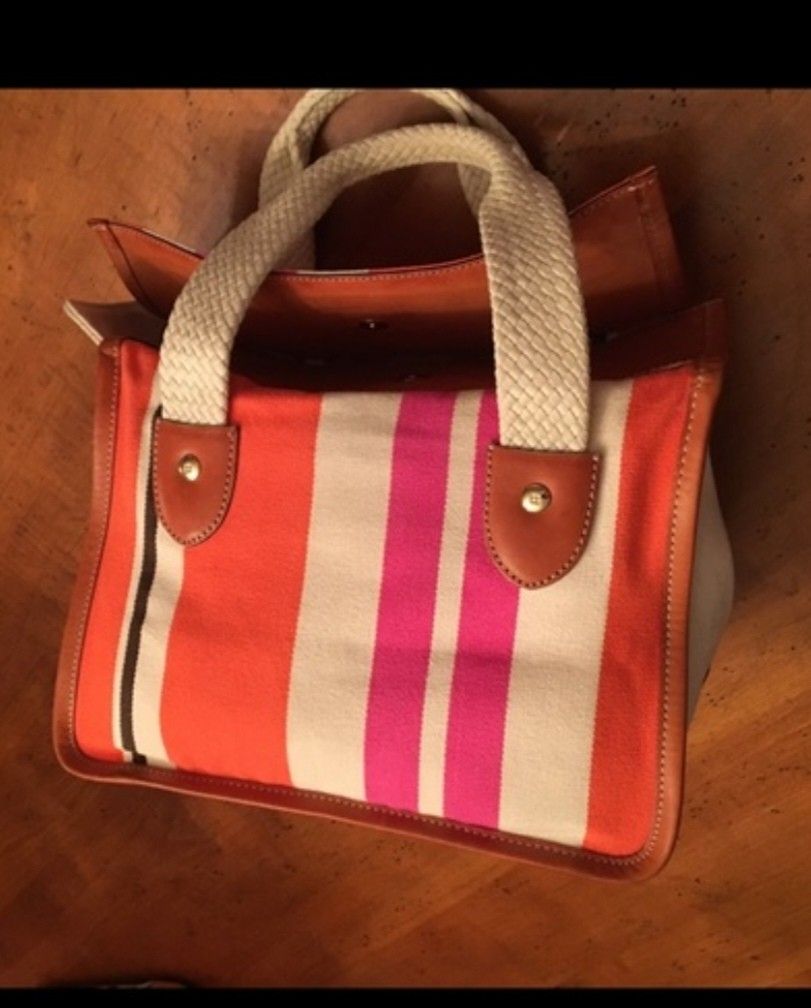 Kate spade (Category: Luxury Bags & Wallets) located in Manila. Submitted by misswvnscart.ph (Listing ID 1370447588, Image 2). Description: Original katespade From. Japan Canvas box type Handbag stripes design.