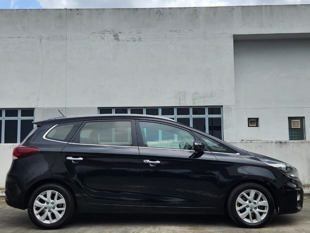 Kia CARENS 1.7 DCT DIESEL 5DR FWD Auto (Category: Used Cars) located in Singapore. Submitted by visionmotoringsg (Listing ID 1370497227, Image 3). Description: Spacious, efficient, and built for families — the 2018 Kia Carens 1.7 CRDi Diesel delivers a smooth drive with its punchy 1.7L turbocharged engine paired to a 7-speed dual-clutch (DCT) automatic transmission. Producing 139bhp and 340Nm of torque, it offers excellent fuel efficiency and res