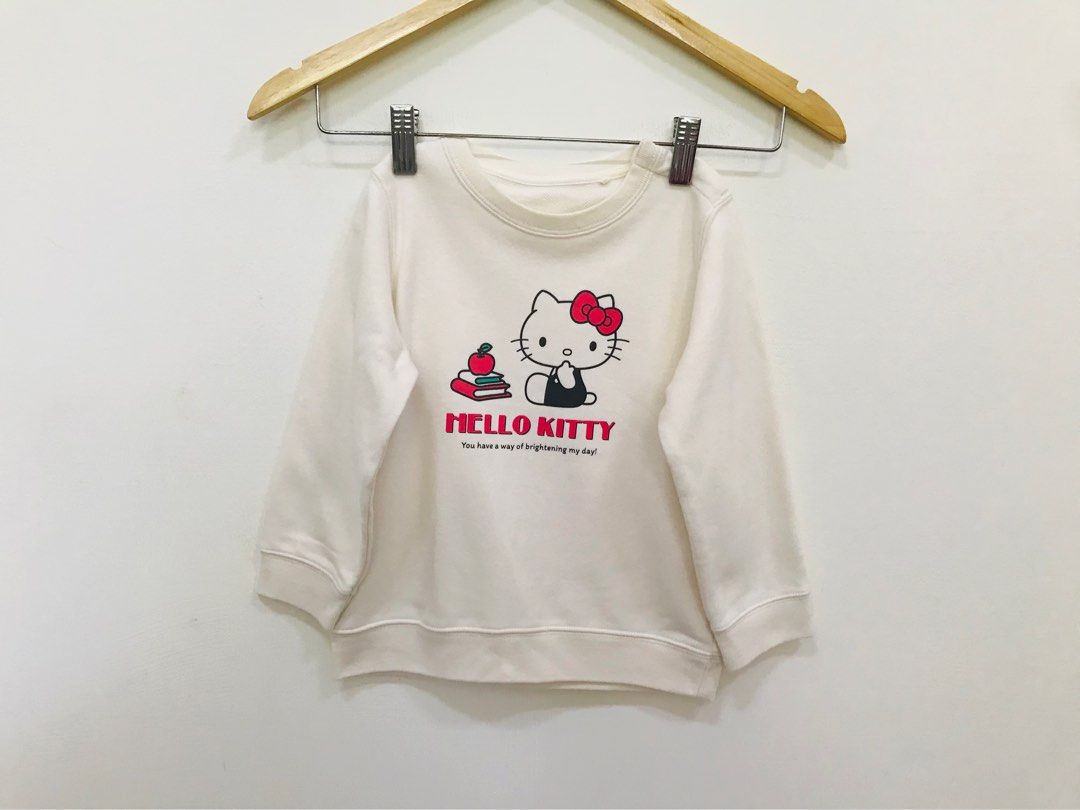 由 chun298471 (刊登 ID 1370523452，圖片 1) 提交，位於 台中市 (Taichung) 的 lativ Hello Kitty毛圈圓領衫 (類別：嬰兒及兒童流行時尚)，說明：僅穿一次 尺碼100。