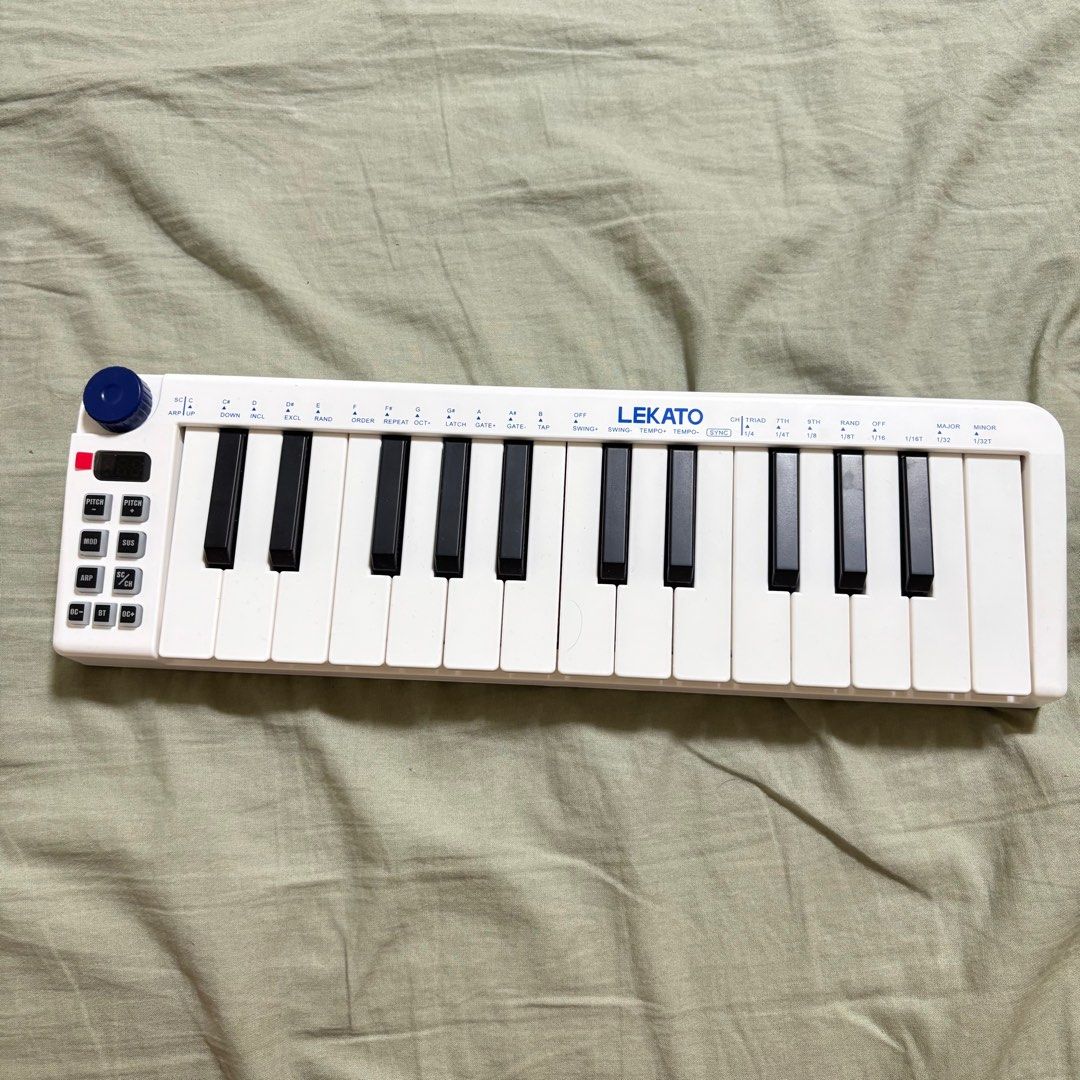 Lekato Mini Midi Keyboard (Category: Computer Keyboard) located in Bacoor. Submitted by nikkoscollection (Listing ID 1370499342, Image 1). Description: READ FIRST BAGO MESSAGE - brand new just tested - research about this first before messaging me FIRM price, got this for 1.4k rfs: my son got another keyboard Location: bacoor Can meet up near bacoor city hall only (main square or waltermart) Test to sawa If for shipping: buyer books rider, buyer 