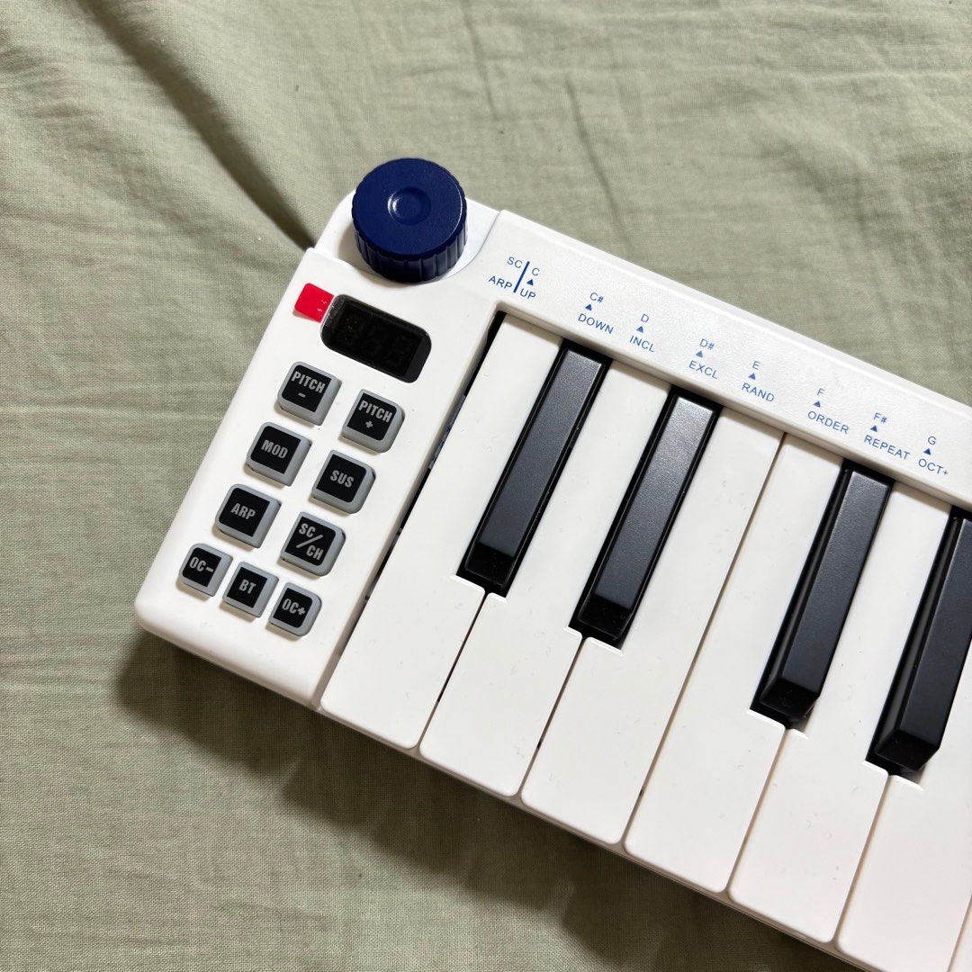 Lekato Mini Midi Keyboard (Category: Computer Keyboard) located in Bacoor. Submitted by nikkoscollection (Listing ID 1370499342, Image 3). Description: READ FIRST BAGO MESSAGE - brand new just tested - research about this first before messaging me FIRM price, got this for 1.4k rfs: my son got another keyboard Location: bacoor Can meet up near bacoor city hall only (main square or waltermart) Test to sawa If for shipping: buyer books rider, buyer 