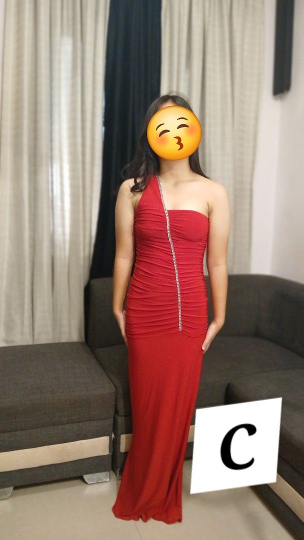 Long dress red (Category: Evening dresses & gowns) located in Caloocan City. Submitted by Spell_it (Listing ID 1370539672, Image 1). Description: long gown red small size.
