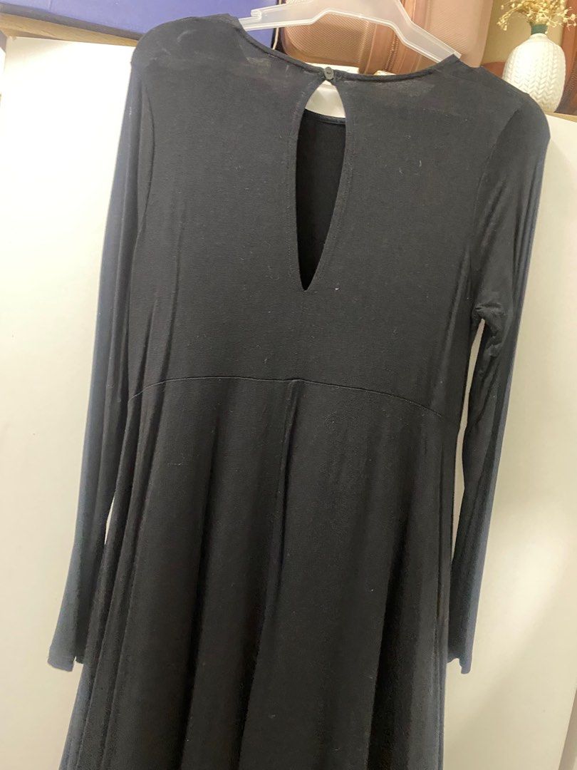 long sleeve dress black (Category: Dresses) located in Muntinlupa City. Submitted by Jessa (Listing ID 1370490166, Image 3). Description: strechable nice actual.