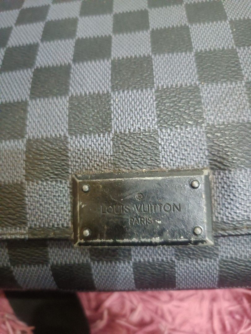 Lv messenger bag s (Category: Luxury Bags & Wallets) located in Davao. Submitted by analiedazo07211 (Listing ID 1370542254, Image 3). Description: lv messenger bags.