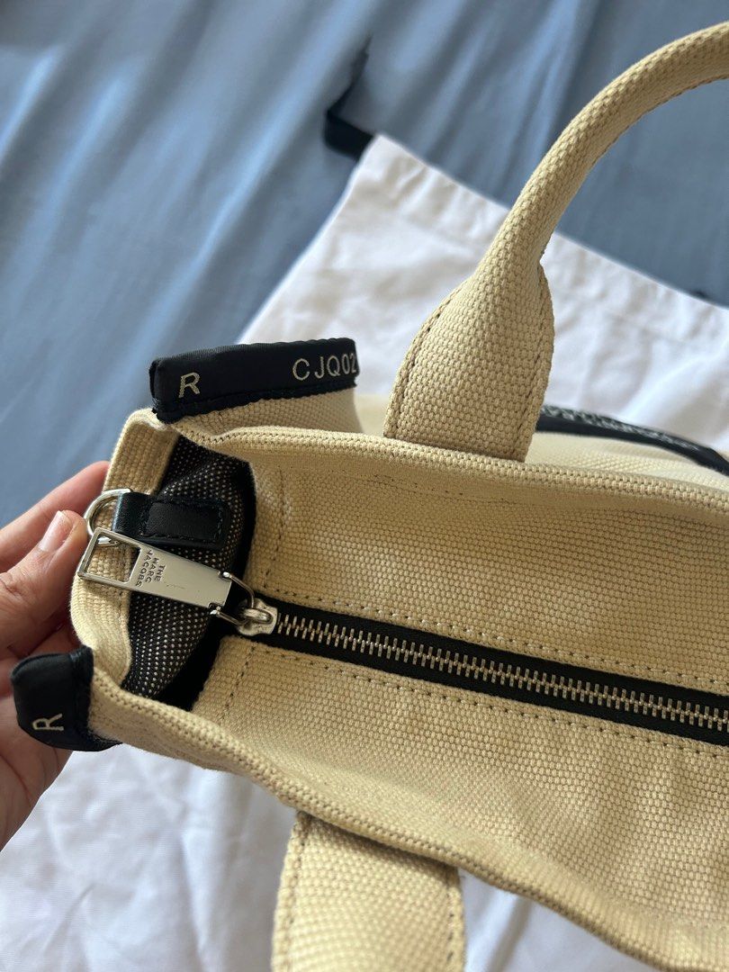 Marc Jacobs The Tote Bag (Category: Luxury Bags & Wallets) located in Lipa City. Submitted by bituinpreloved (Listing ID 1370478039, Image 3). Description: Marc Jacobs Jacquard Tote Bag - Small/Medium size - slightly used, in very excellent condition! - with dust bag, i’ll check if i kept the paper bag.