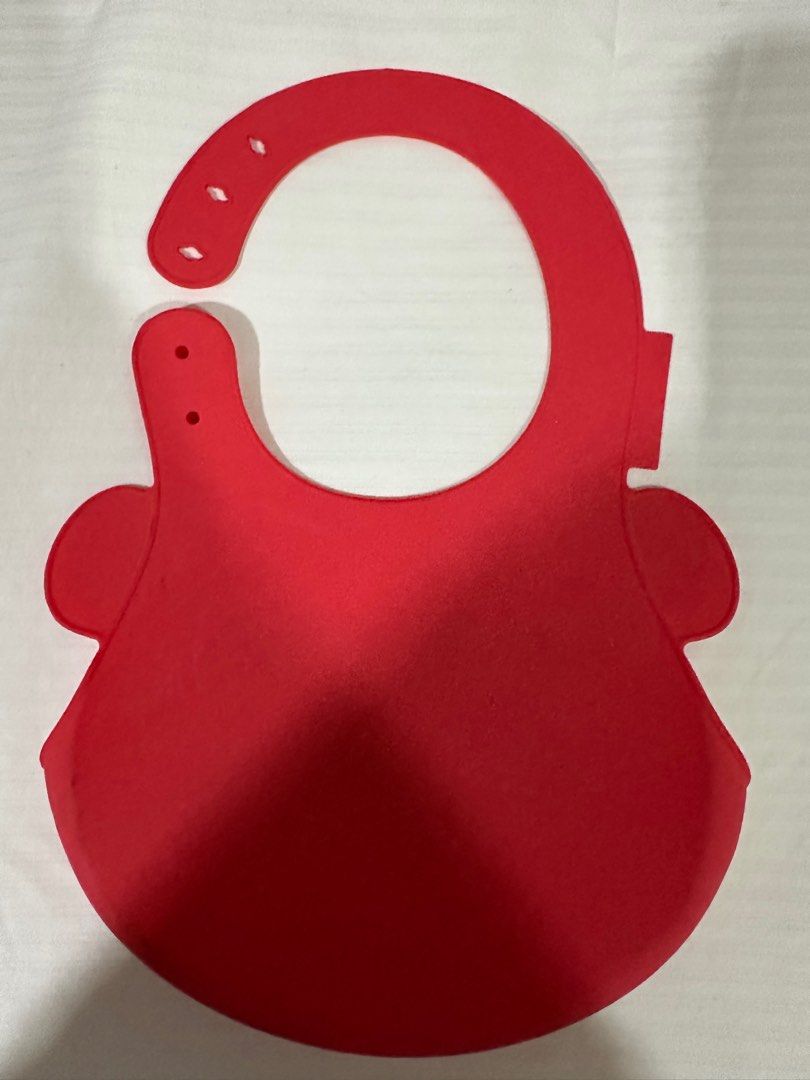 Marcus & Marcus Wide Coverage Silicone Bib (Category: Weaning & Toddler Feeding) located in Quezon City. Submitted by skbmom (Listing ID 1370585646, Image 3). Description: Marcus & Marcus Wide Coverage Silicone Bib Was P799.