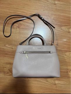 (Category: ) located in . Submitted by leanne.closet (Listing ID 1370575619, Image 1). Description: .