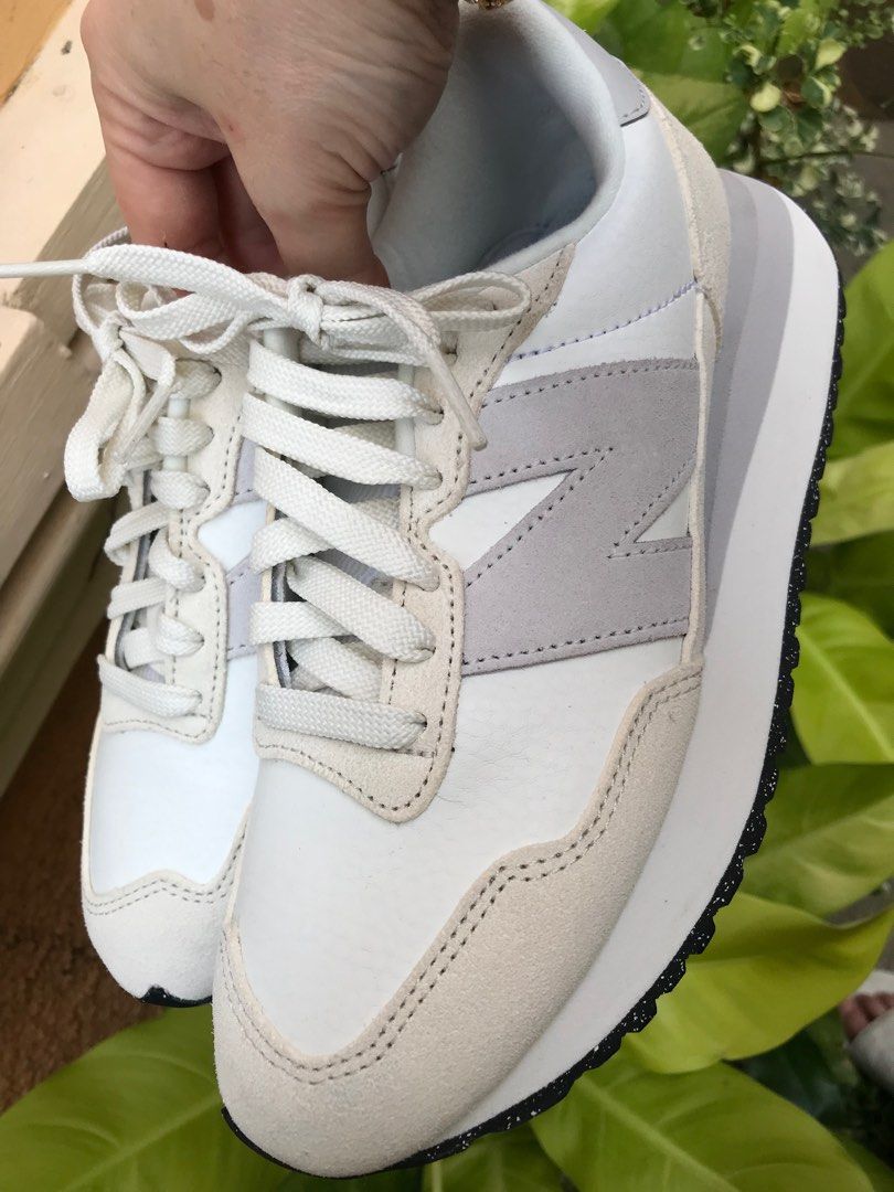 New Balance W237 (Category: Sneakers) located in Batangas. Submitted by rdgpreloved (Listing ID 1370531632, Image 3). Description: New Balance W237 Size US W6.5 Used once only 10/10 condition Clean in and out. No drags. No issues. Good and looks like new Still with box Retail price 6k 💵 GCASH/BDO 🚚 + SF via J&T 🏷Payment first Pay as you order 🚫No Shop ee Check out 🚫No COD 🚫No price haggling please since prices are way too reasonable for its