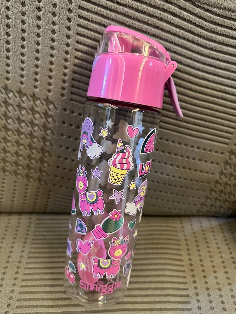 New Smiggle Spritz Water Bottle for sale ! (Category: Water Bottles & Tumblers) located in Singapore. Submitted by shopaholicme (Listing ID 1370577675, Image 1). Description: New with tag ! -Come with mist function - 750ml - retail @ $33, asking $16 only . Pm if keen :) .