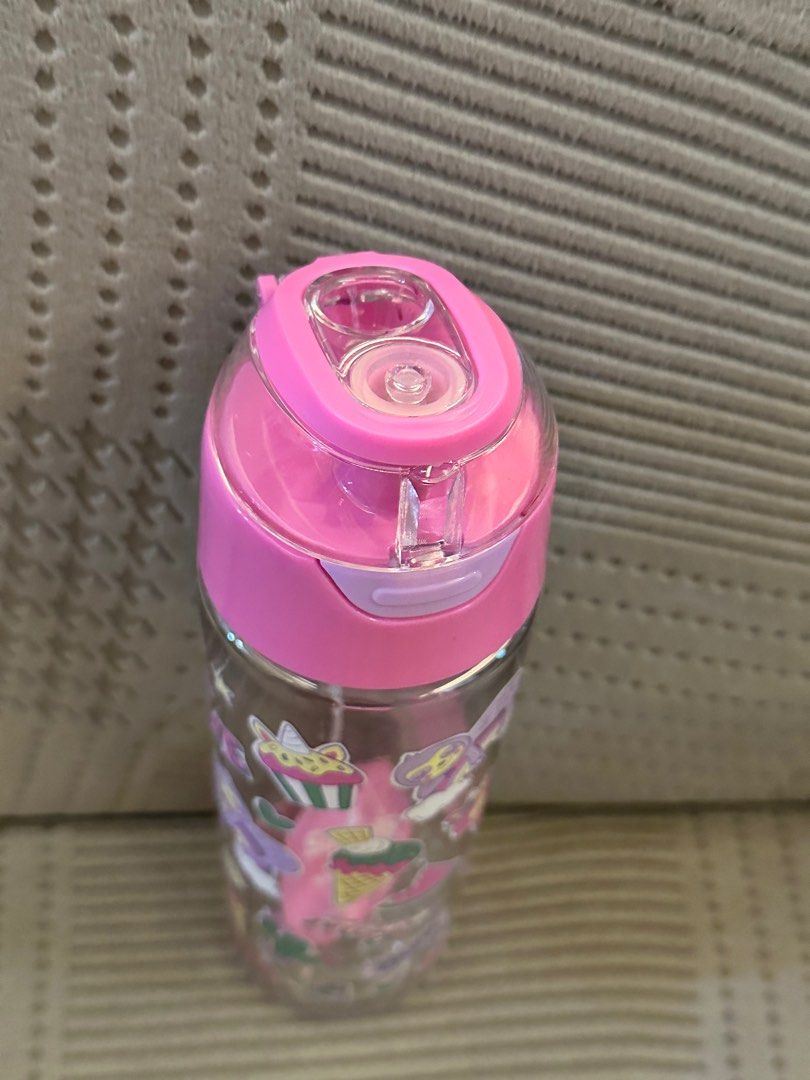 New Smiggle Spritz Water Bottle for sale ! (Category: Water Bottles & Tumblers) located in Singapore. Submitted by shopaholicme (Listing ID 1370577675, Image 3). Description: New with tag ! -Come with mist function - 750ml - retail @ $33, asking $16 only . Pm if keen :) .