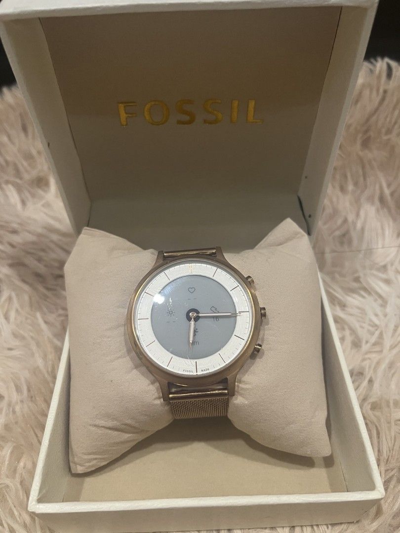 Preloved Fossil Hybrid Smartwatch (Category: Women's Watches) located in Lipa City. Submitted by stellar_things (Listing ID 1370596722, Image 1). Description: With minimal scratches.