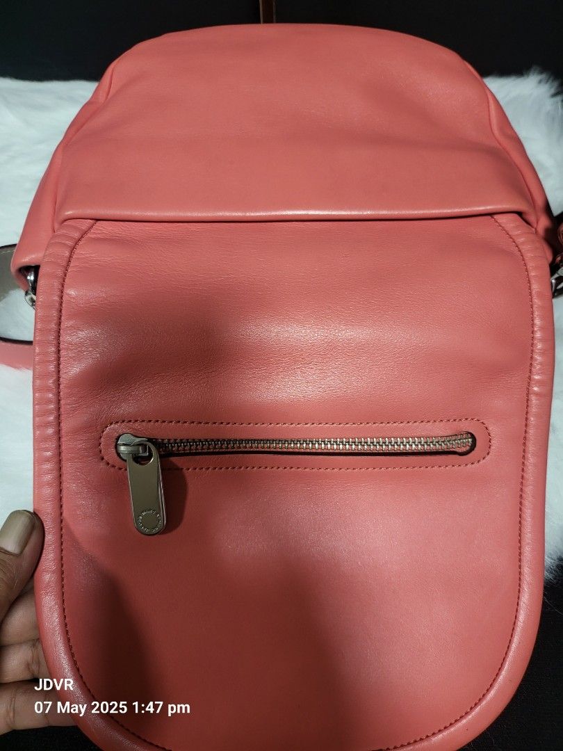 Preloved original Bag (Category: Luxury Bags & Wallets) located in Pasig City. Submitted by iba_by_jane (Listing ID 1370442077, Image 3). Description: Preloved original with Minimal Signs of Wear pm for more pictures.