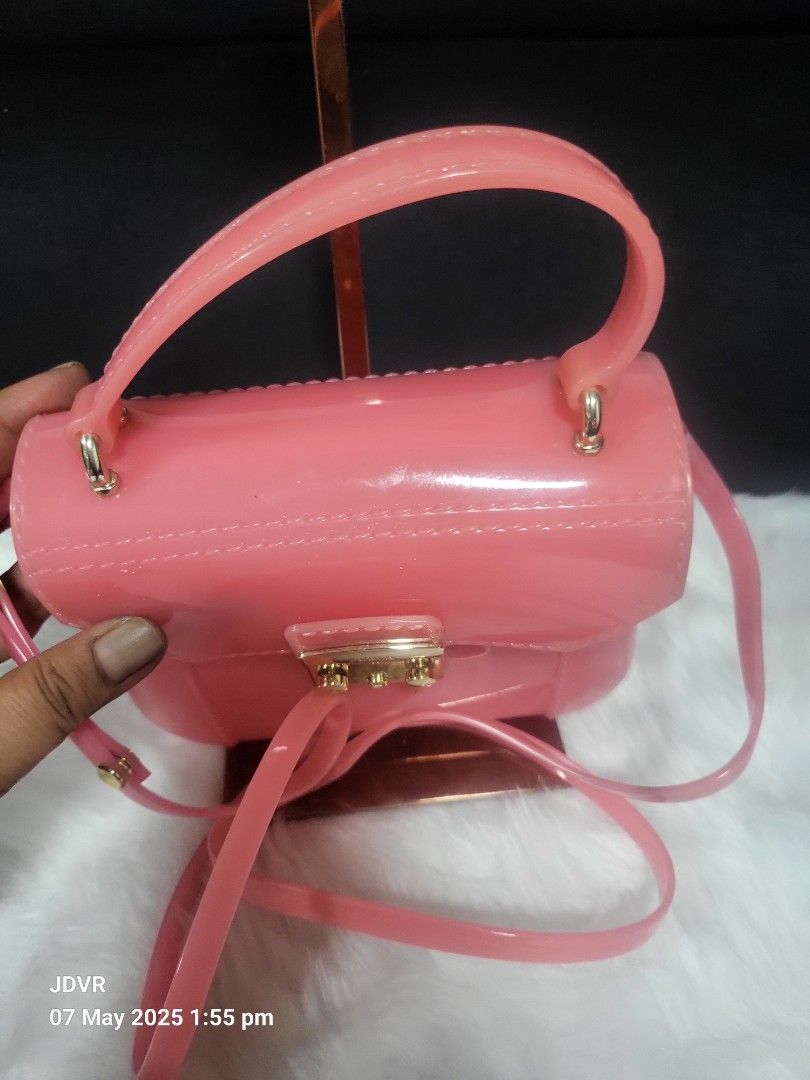 Preloved original Bag (Category: Luxury Bags & Wallets) located in Pasig City. Submitted by iba_by_jane (Listing ID 1370442460, Image 3). Description: Preloved Original with signs of used with color transfer at the back pm for more pictures.